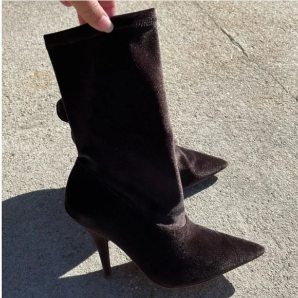 HOST PICK 🎉  Yeezy Season 5 velvet sock bootie - Picture 3 of 5